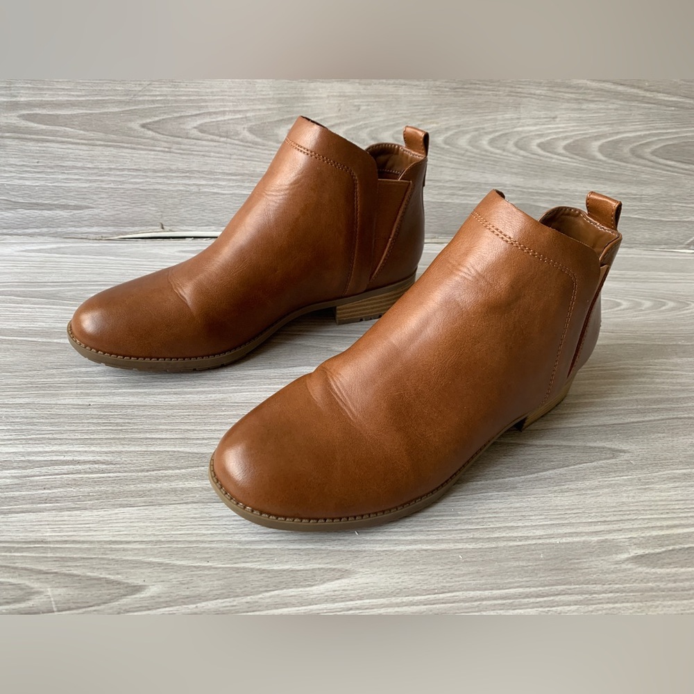 GH Bass ALLIE Boots Ankle Chelsea US 9 M Cognac Casual Booties.

VGC